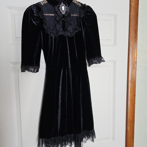 Widow Dolls kill Victorian Dress - Picture 3 of 4